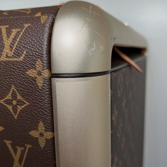 Louis Vuitton Horizon 50 Luggage - Picture 9 of 13